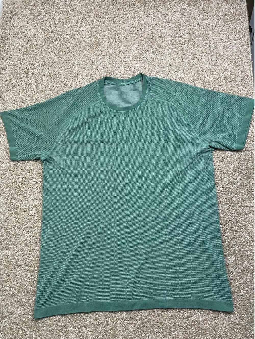 Lululemon Shirt Mens Large Green Metal Vent Tech Training Casual Gym Workout